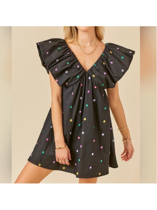 Day + Moon Dresses & Skirts - Day + Moon Black Floral Embroidered Mini Dress Women's Size Medium Puff Sleeve